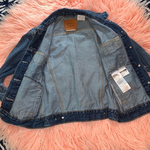 Levi’s Jacket - Picture 3 of 8